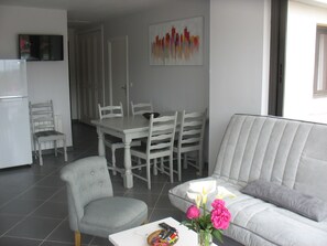 Fernseher, Tischtennisplatte