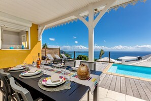 Outdoor dining - Mirabelle (Sainte-Luce)