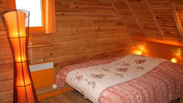 3 habitaciones, tabla de planchar con plancha y cuna de viaje