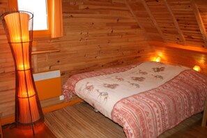 3 quartos, ferros/tábuas de passar roupa, berço de viagem