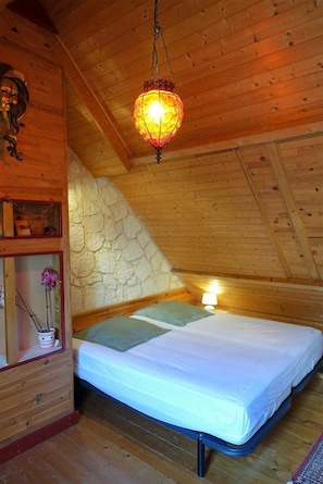 3 bedrooms, iron/ironing board, travel crib, free WiFi