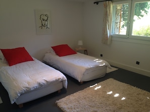 3 bedrooms, iron/ironing board, free WiFi, bed sheets