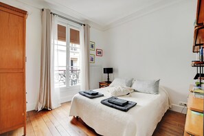 4 chambres, bureau, fer et planche Ă repasser, lit parapluie