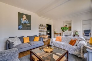 Smart TV, books, music library, stereo