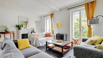 Smart TV, books, music library, stereo