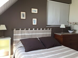 2 bedrooms, iron/ironing board, free WiFi