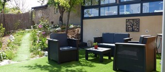 Loft 3 * delvis troglo, centrum, parkering, have, fantastisk udsigt, 4/5 pers