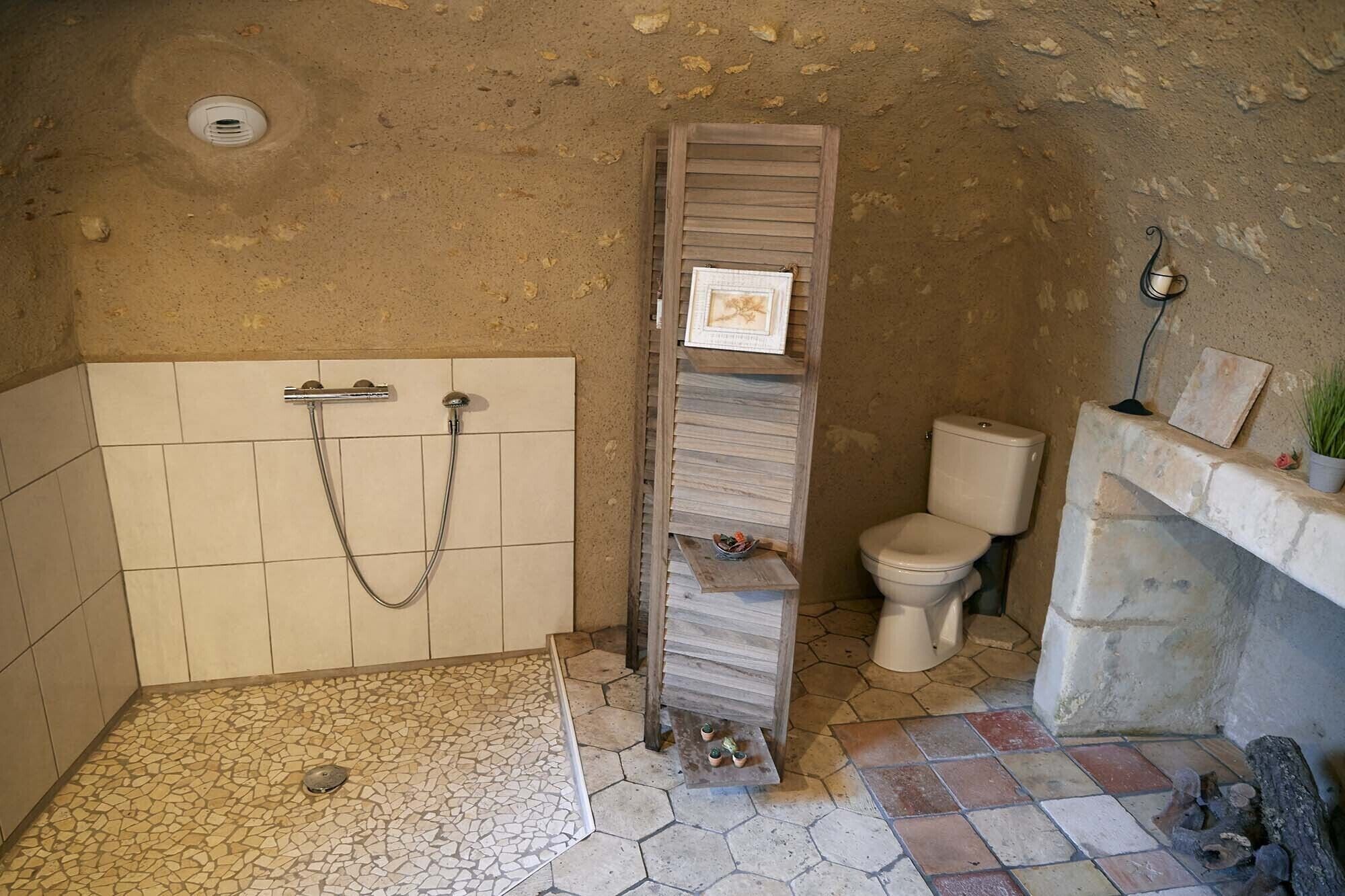 Articles de toilette écologiques, sèche-cheveux, serviettes fournies