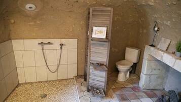 Articles de toilette écologiques, sÚche-cheveux, serviettes fournies