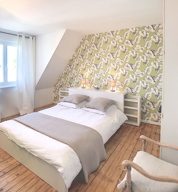 2 bedrooms, iron/ironing board, travel crib, free WiFi