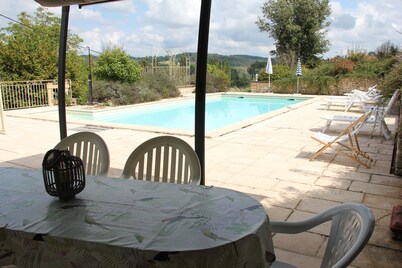 Quiet gîte with private swimming pool and fishing pond near Lascaux.