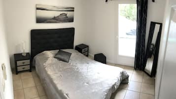 1 bedroom, in-room safe, iron/ironing board, travel cot