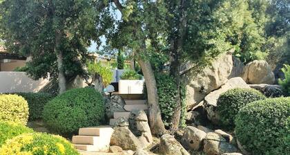 A 100 METROS DE LA PLAYA DE SANTA GIULIA, VILLA CON AIRE ACONDICIONADO PARA 2 A 6 PERSONAS