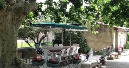 Superb apartment of 120 m2 in provencal mas of the owners