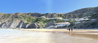 Beautiful family cottage w/pool in the heart of the Vicentine Coast