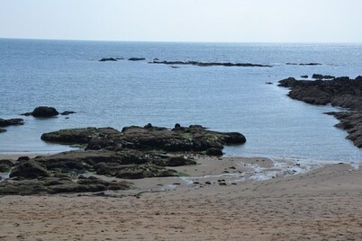 Bungalow, enclosed garden, direct beach access