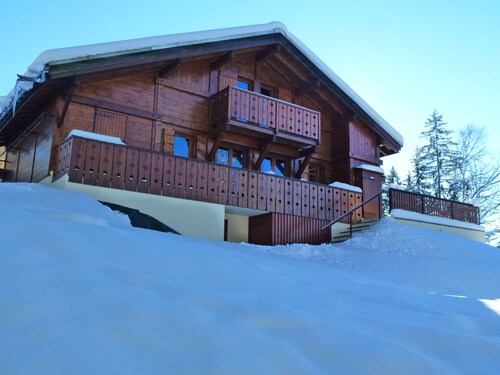 Independent chalet on 2 levels with parking and WIFI classified 3 stars