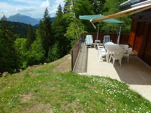 Outdoor dining - Independent chalet on 2 levels with parking and WIFI classified 3 stars (Arâches-La-Frasse)
