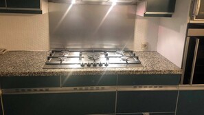 Cookware/dishes/utensils - Apartment T4 (Bagnères-De-Luchon)