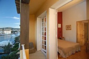 4 Schlafzimmer, Zimmersafe, Bügeleisen/Bügelbrett, kostenloses WLAN