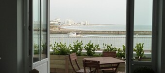 Lejlighed syd havudsigt, strand, klit, havn, kanal, terrasse og parkering