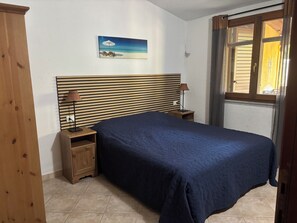 2 chambres, fer et planche à repasser, Wi-Fi gratuit, draps fournis