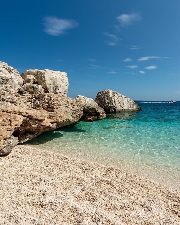 Plage à proximité, chaises longues