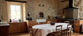 Magnificent 18th century farmhouse, 4* - air conditioning - 8 p - heated swimming pool