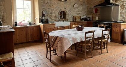 Magnificent 18th century farmhouse, 4* - air conditioning - 8 p - heated swimming pool