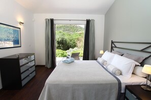 4 habitaciones, tabla de planchar con plancha, wifi y ropa de cama