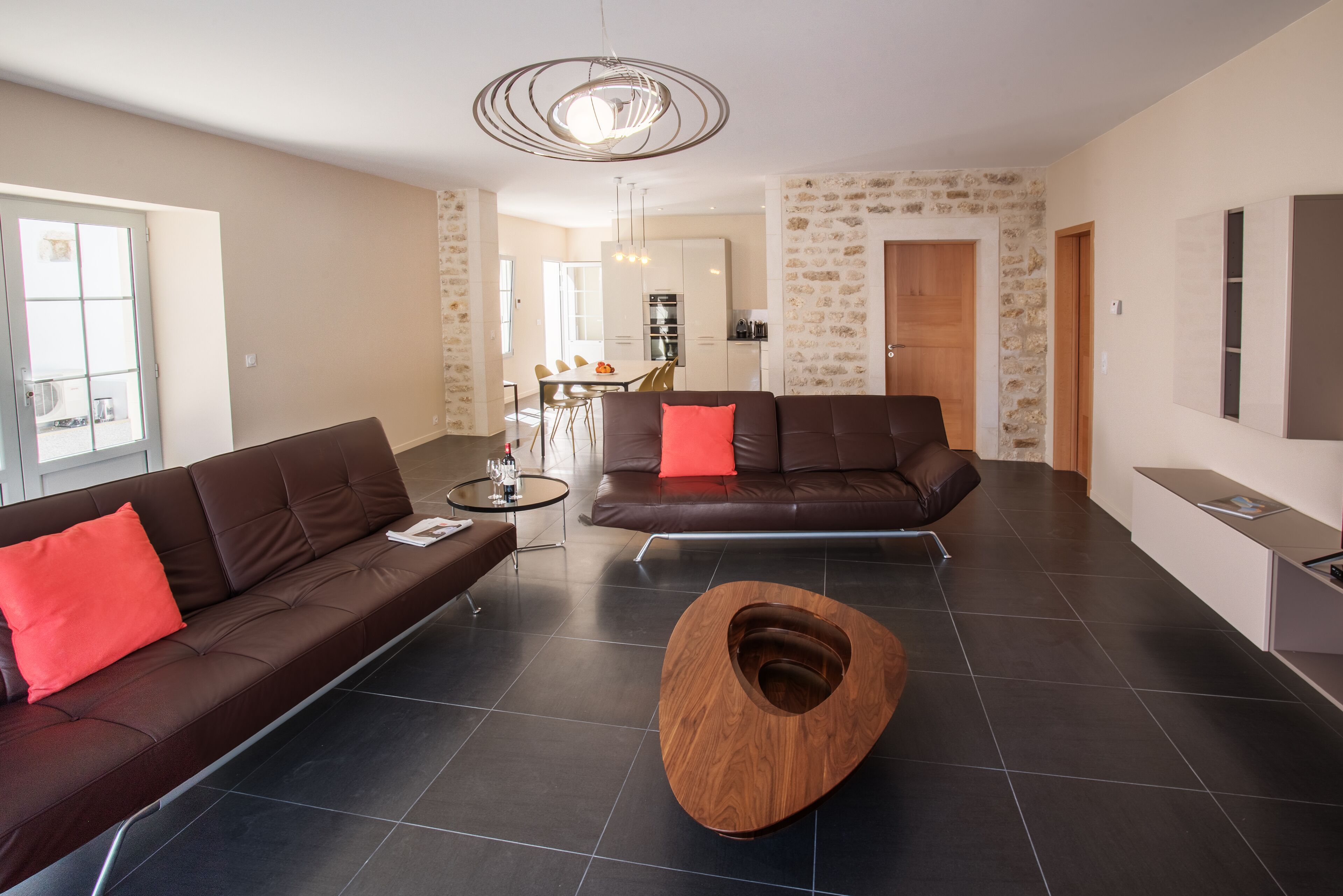 电视、桌上足球