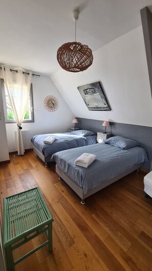 5 soverom, skrivebord, strykejern/-brett og wi-fi (inkludert)