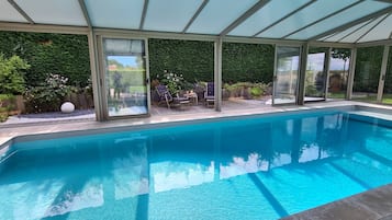 Piscina interna, piscina aquecida