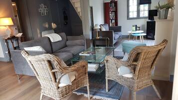 Smart TV, lareira, videogames, DVD player