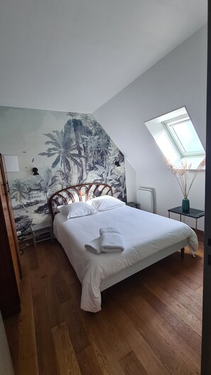 5 bedrooms, desk, iron/ironing board, free WiFi - Villa, beach 3 km away, large indoor pool 28°, sauna, jacuzzi, 5* classification (Gonneville-en-Auge)