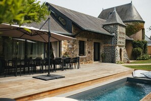 Outdoor pool, a heated pool - Le Manoir du Four à Chaux (Paimpol)
