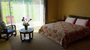 2 habitaciones, tabla de planchar con plancha y cuna de viaje 