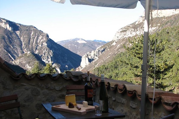 Terrasse du côté est de la maison