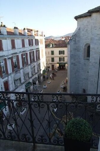 Very nice flat, fully renovated, in the heart of the historic part of the city