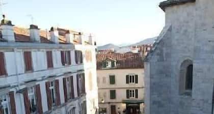 Very nice flat, fully renovated, in the heart of the historic part of the city