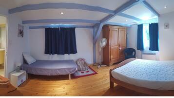 1 slaapkamer, een strijkplank/strijkijzer