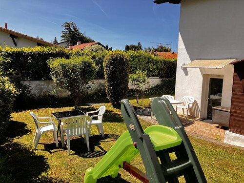 Apartment on the ground floor - 2 bedrooms - in villa on Anglet (BASQUE coast)
