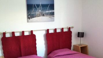 2 bedrooms, iron/ironing board, free WiFi