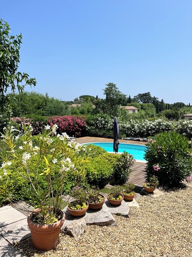 Wunderschöne friedliche Blumenvilla 8 km vom Meer entfernt