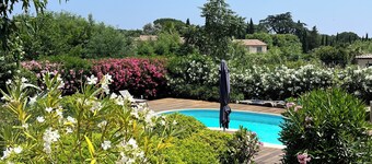 Beautiful peaceful flowered villa 8 km from the sea.