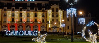 House with garden and BBQ, 5mn walk from the beach, downtown Cabourg-Normandie