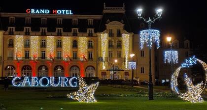 House with garden and BBQ, 5mn walk from the beach, downtown Cabourg-Normandie