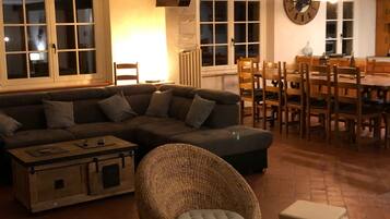 Smart TV, fireplace, DVD player, foosball