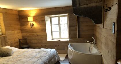 Vosgienne farmhouse, 5 bedroom terrace, petanque area, motorcycle garage