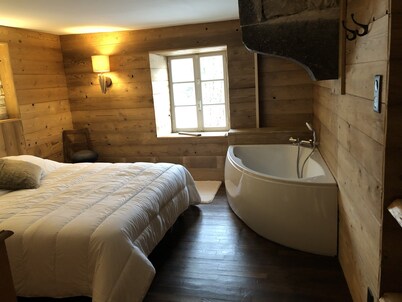 Vosgienne farmhouse, 5 bedroom terrace, petanque area, motorcycle garage